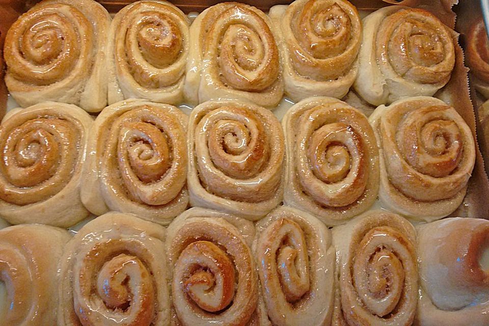 Zimtschnecken mit Sahneguss