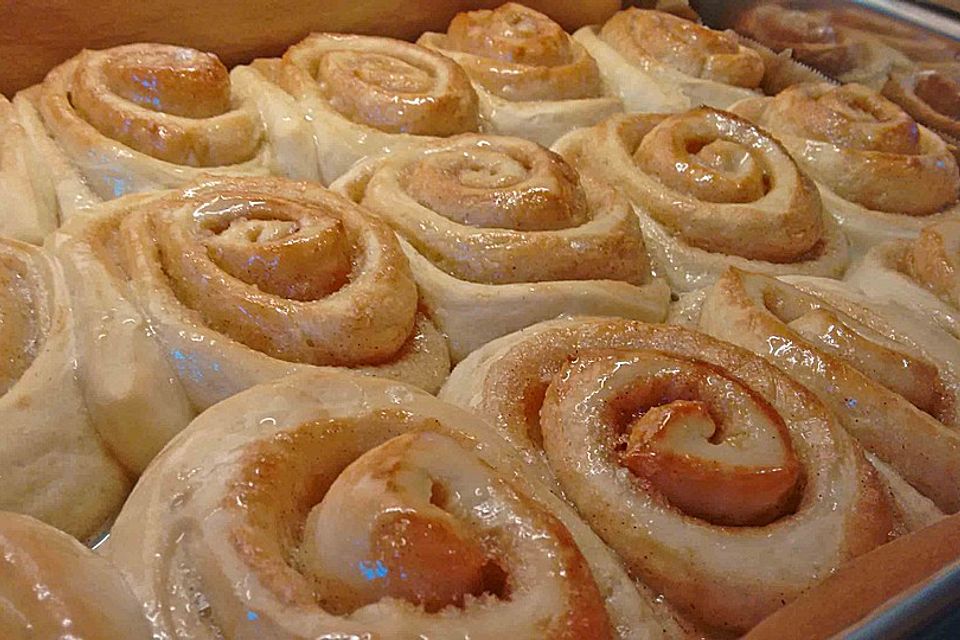 Zimtschnecken mit Sahneguss