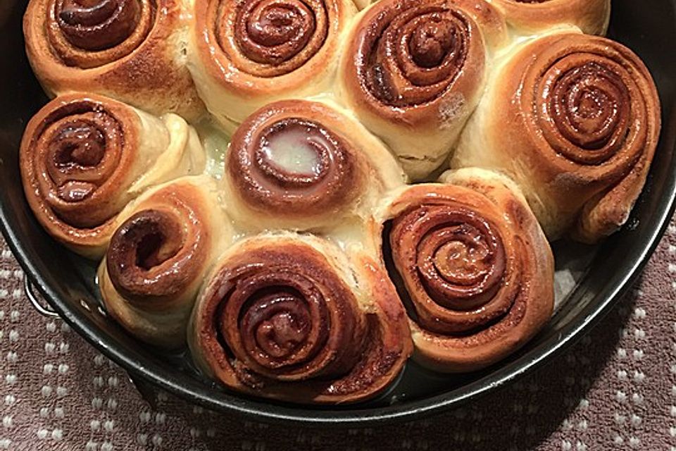 Zimtschnecken mit Sahneguss