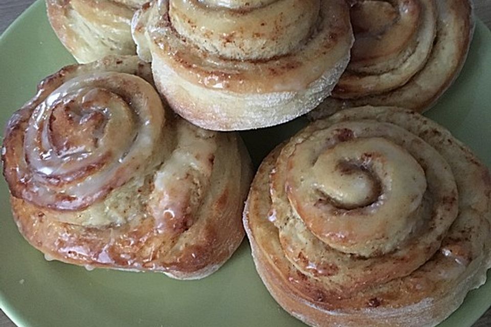 Zimtschnecken mit Sahneguss