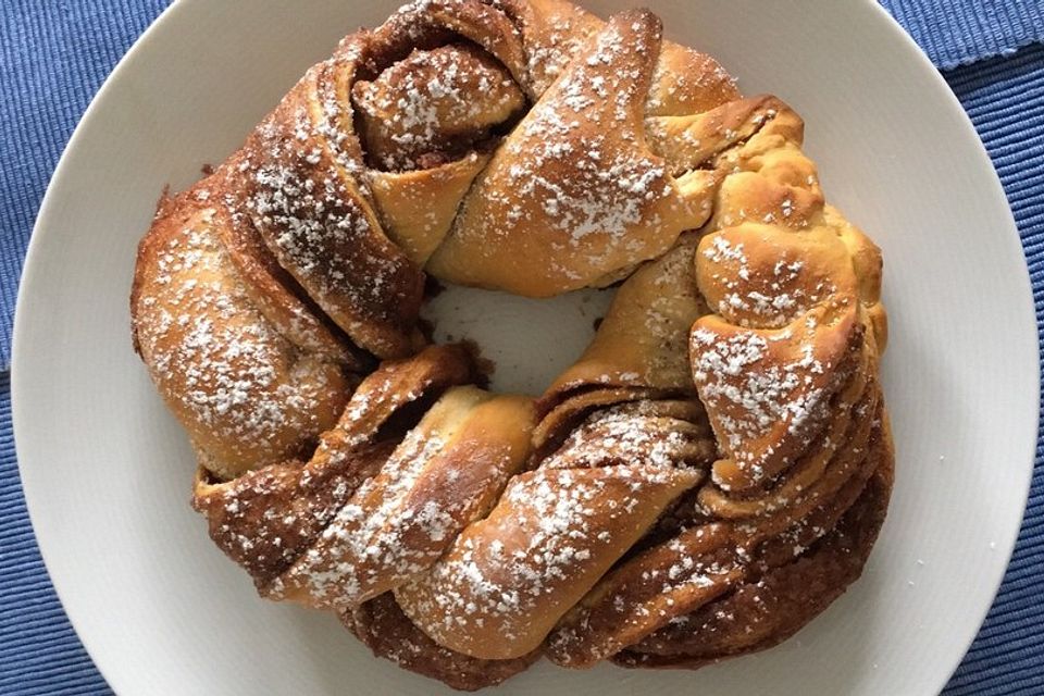 Zimtschnecken mit Sahneguss