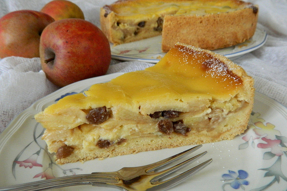 Apfelkuchen mit Marzipanguss