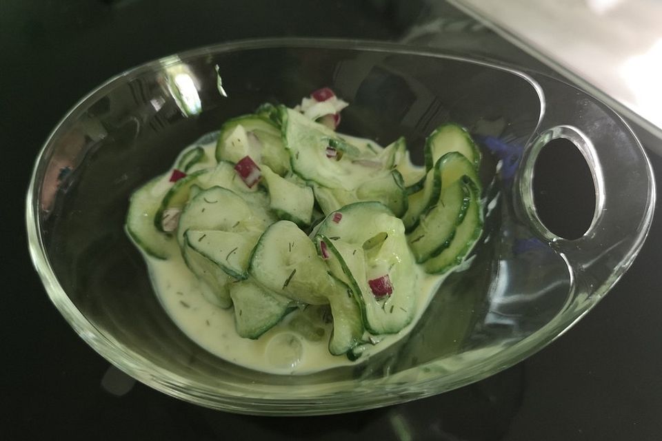 Gurkensalat mit Dill