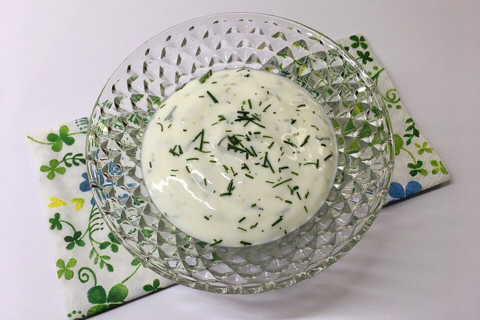 Leichte Dill-Joghurtcreme (Dip)