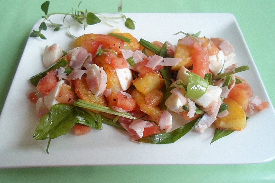 Gebratener Kartoffelsalat mit Mozzarella