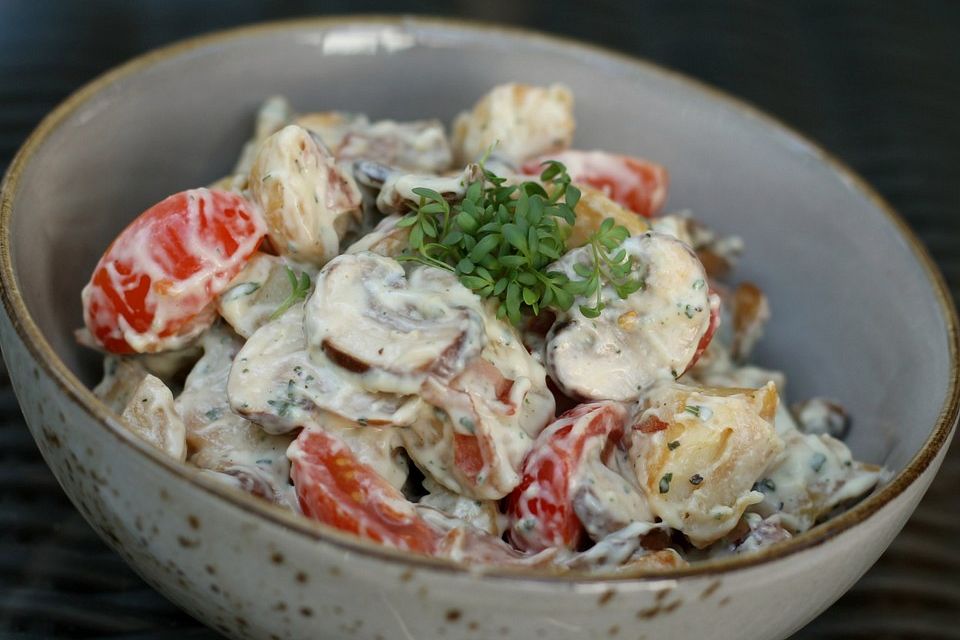 Bratkartoffelsalat mit Champignons & Schinken