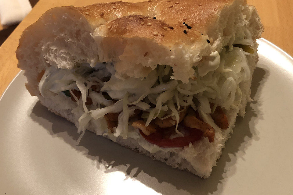 Fladenbrot-Sandwich mit Hühnchen