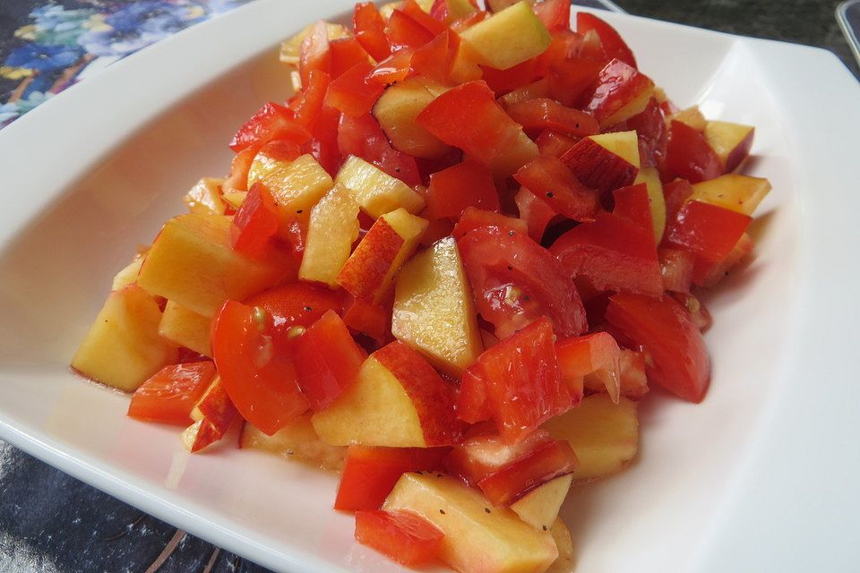 Paprika-Pfirsich-Salat