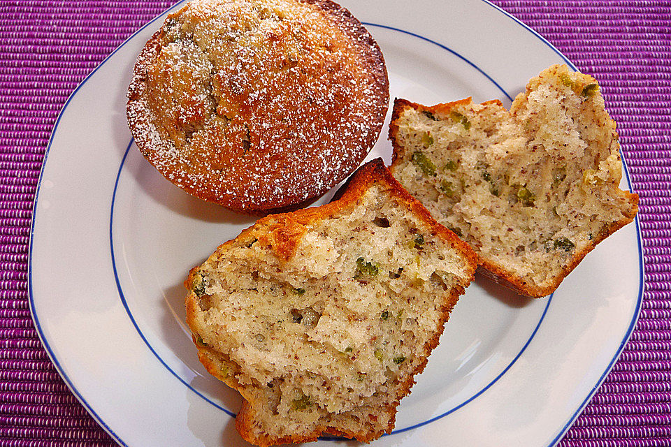 Weihnachtliche Mandel-Pistazien-Muffins