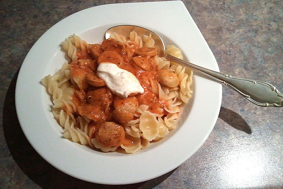 Schnelle Tomatensoße mit Würstchen