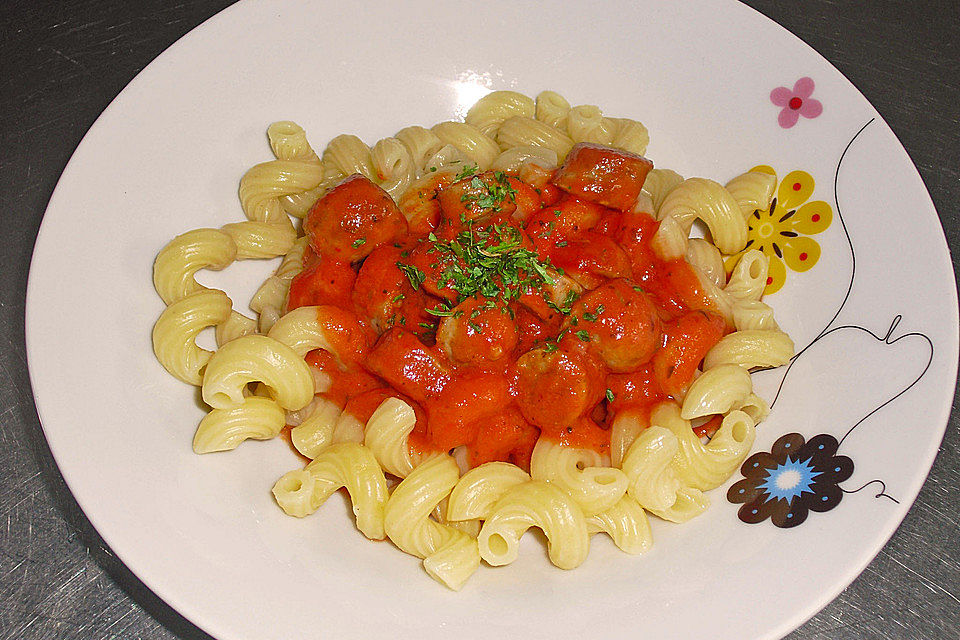 Schnelle Tomatensoße mit Würstchen