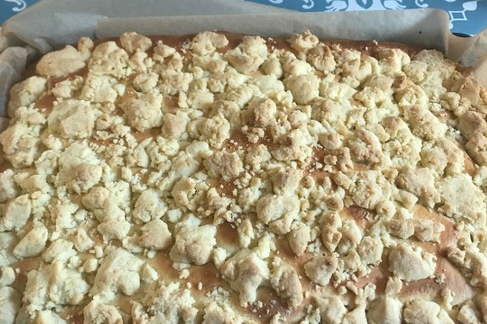 Schlesischer Apfel-Streusel Hefeteigkuchen