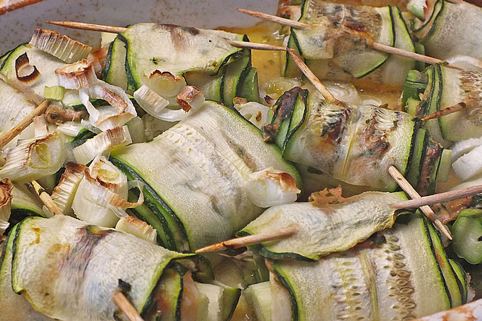 Gegrillte Zucchiniröllchen