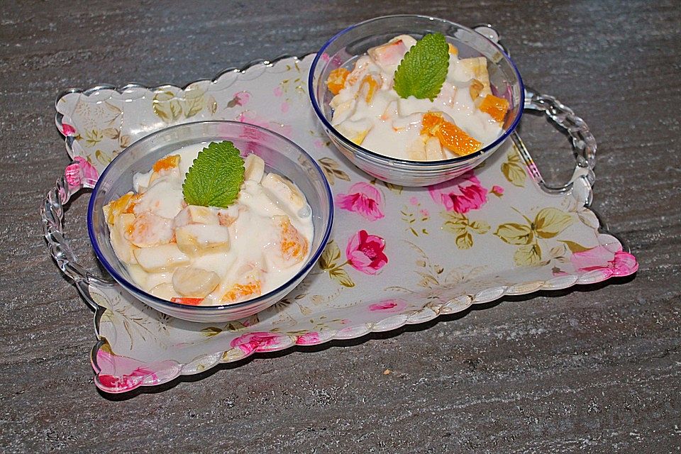 Mojito-Joghurt auf Obstsalat