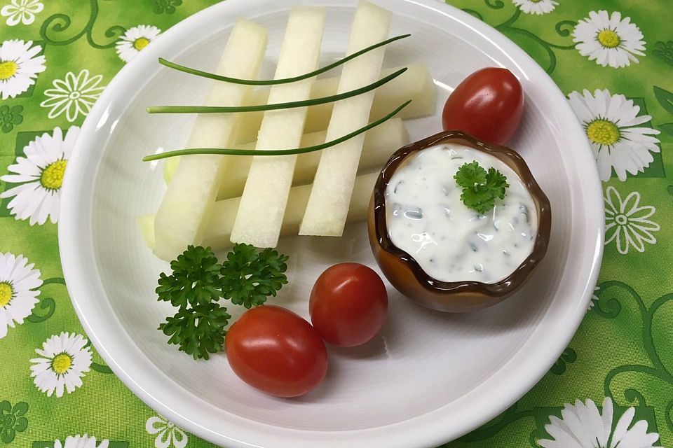 Joghurtdip mit Gemüsesticks