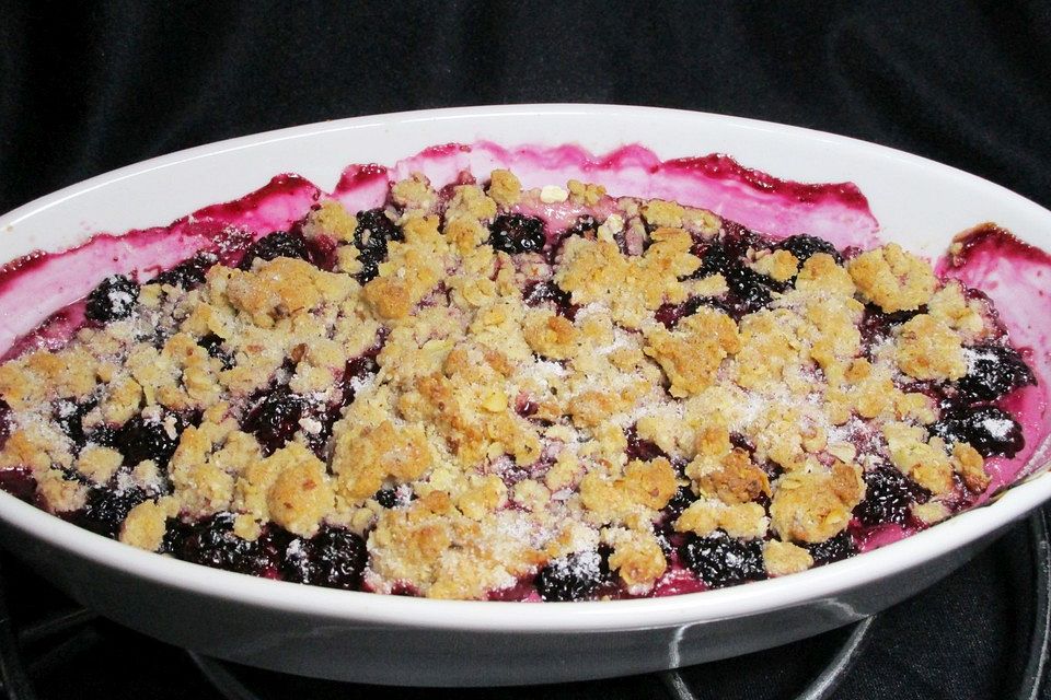 Quark-Brombeer-Crumble