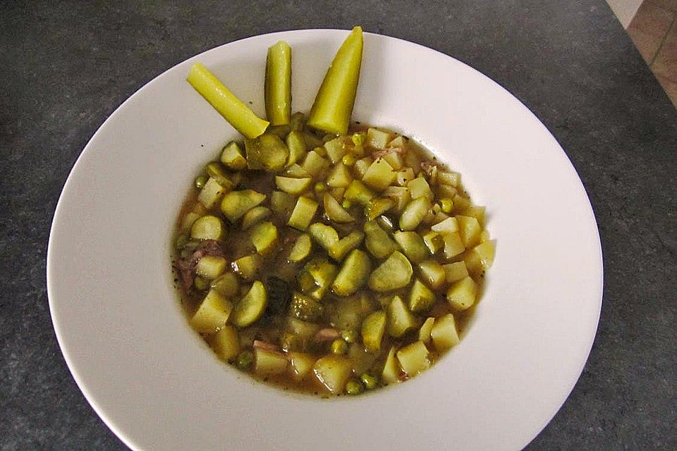 Kartoffelsuppe mit Gewürzgurken