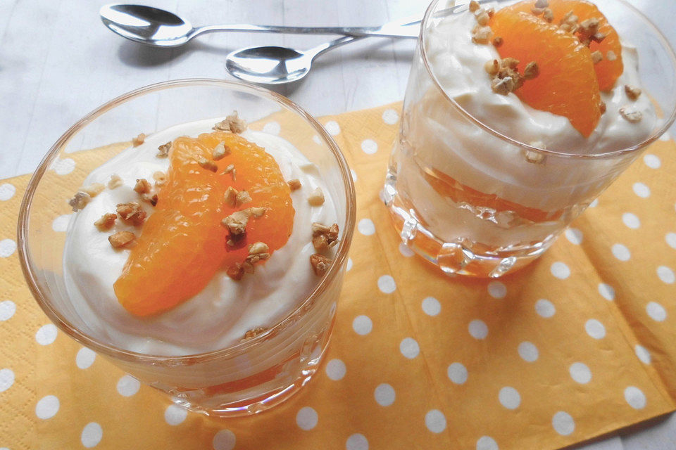 Fruchtiges Mandarinen-Pudding-Dessert