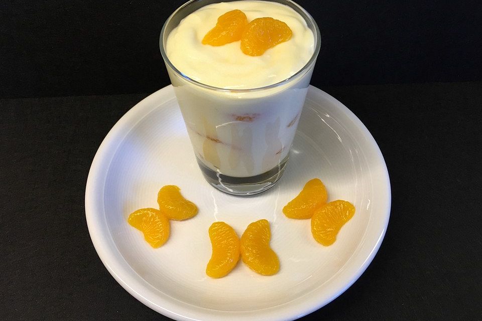 Fruchtiges Mandarinen-Pudding-Dessert