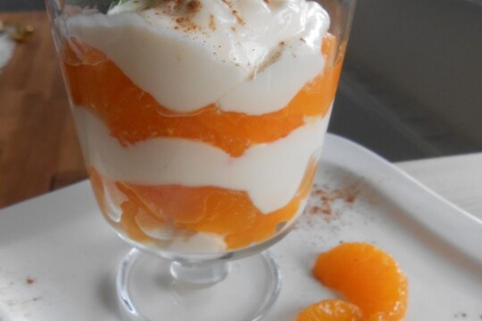 Fruchtiges Mandarinen-Pudding-Dessert