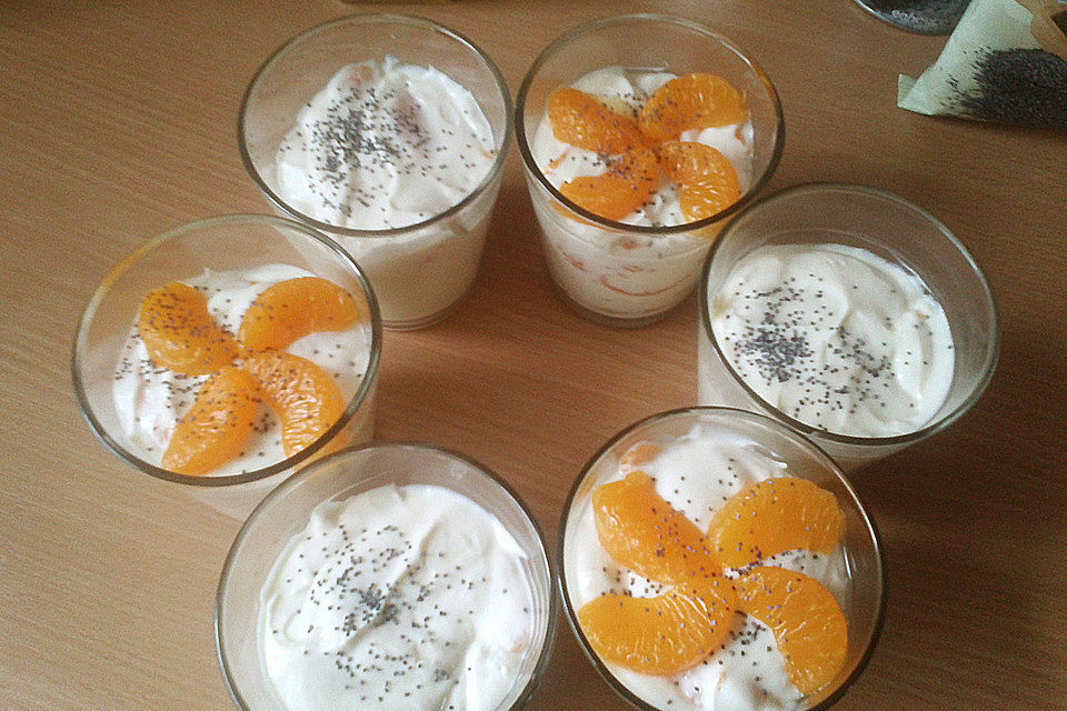 Fruchtiges Mandarinen-Pudding-Dessert