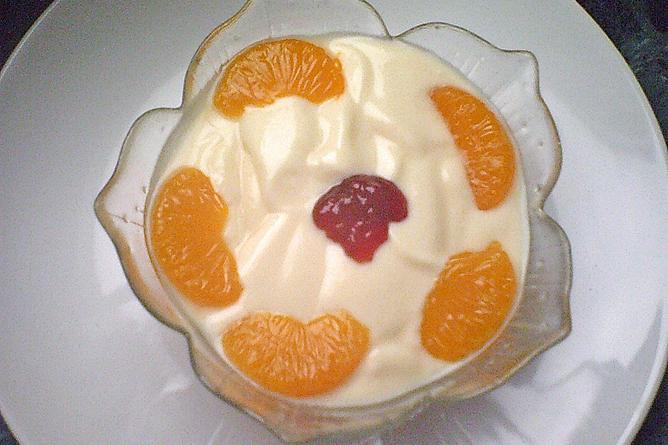 Fruchtiges Mandarinen-Pudding-Dessert