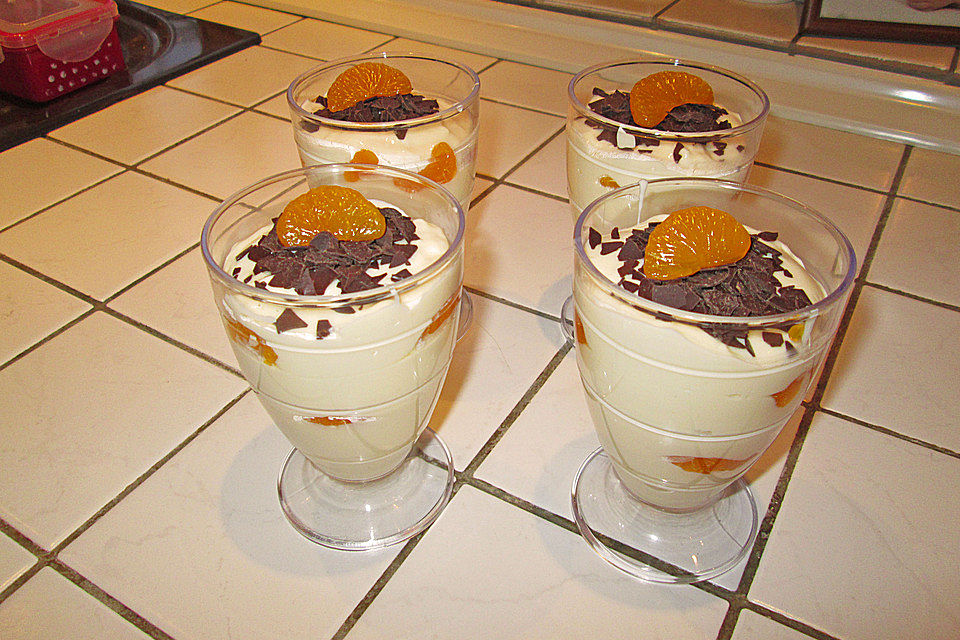 Fruchtiges Mandarinen-Pudding-Dessert