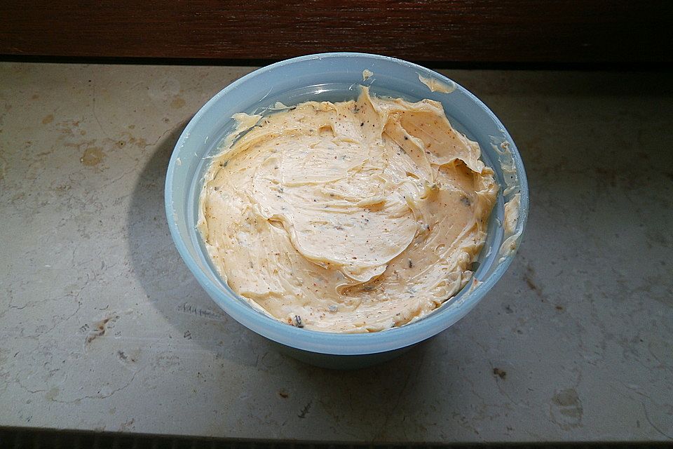 Kräuterbutter mit Knoblauch