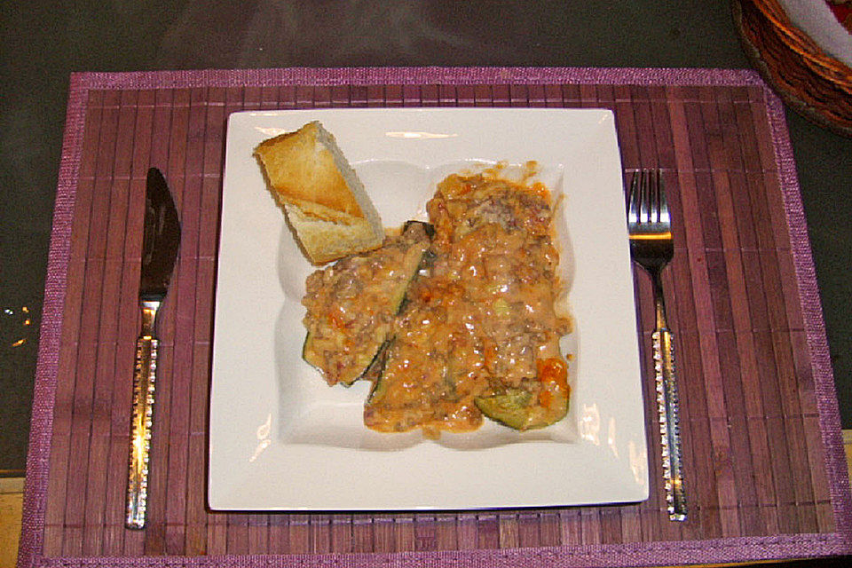 Gefüllte Zucchini