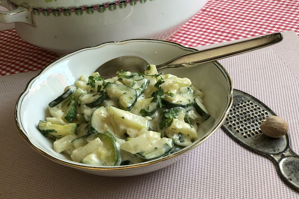 Kohlrabi-Zucchini Gemüse