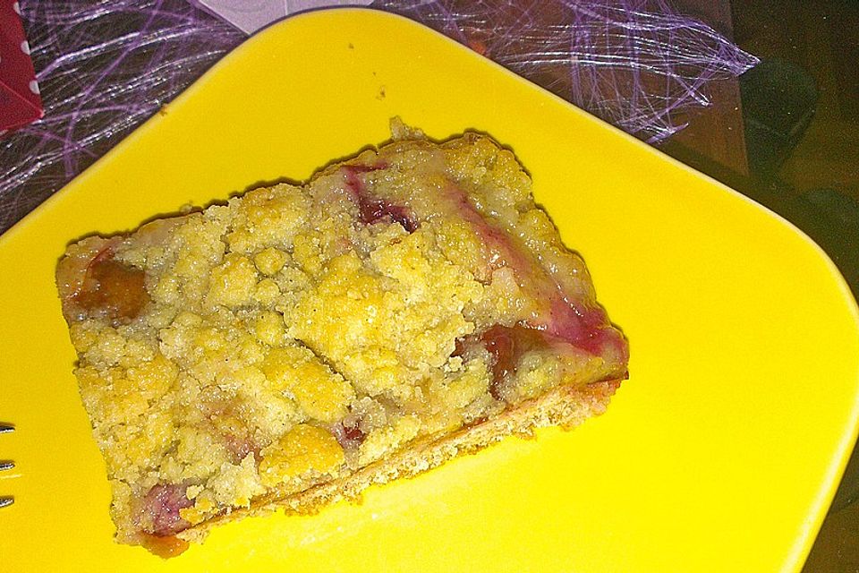 Saftiger Pflaumenkuchen mit Streuseln