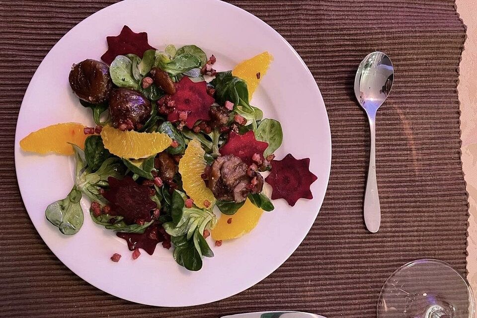 Wintersalat mit karamellisierten Maronen