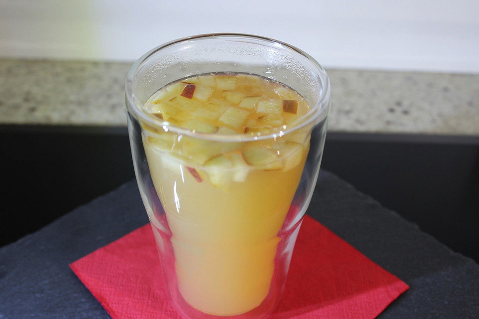 Apfel-Amaretto-Punsch