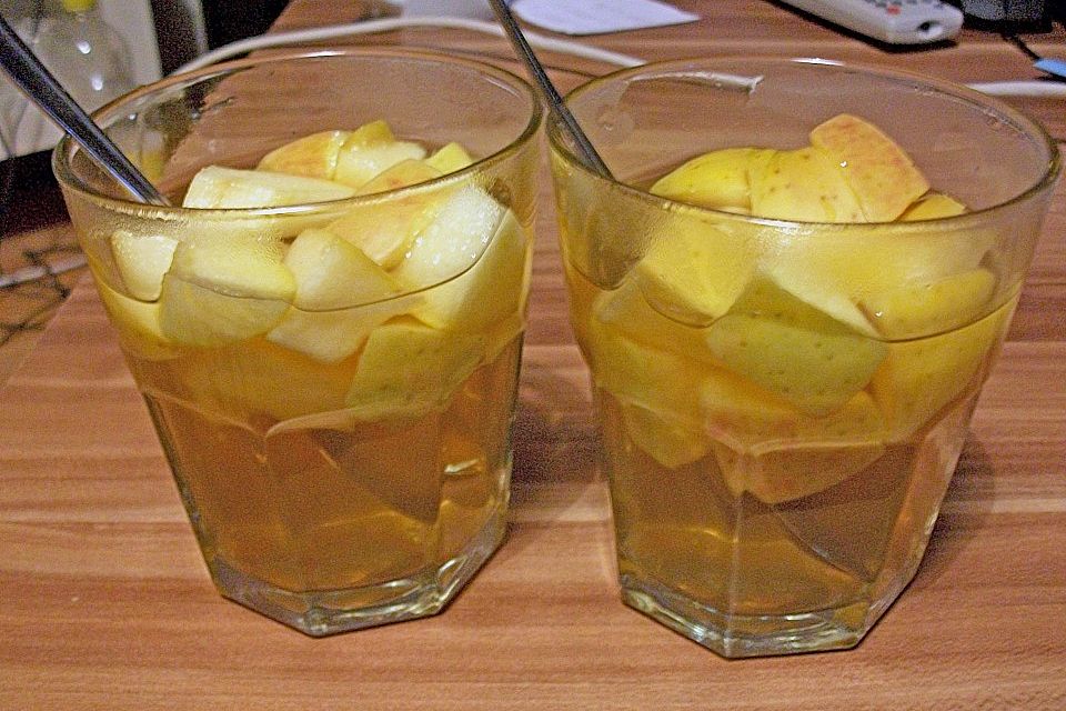 Apfel-Amaretto-Punsch