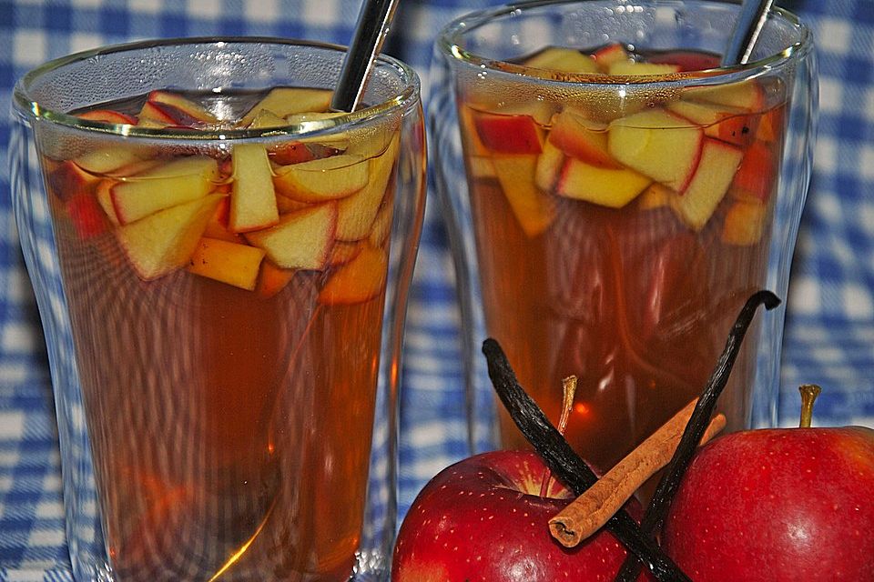 Apfel-Amaretto-Punsch