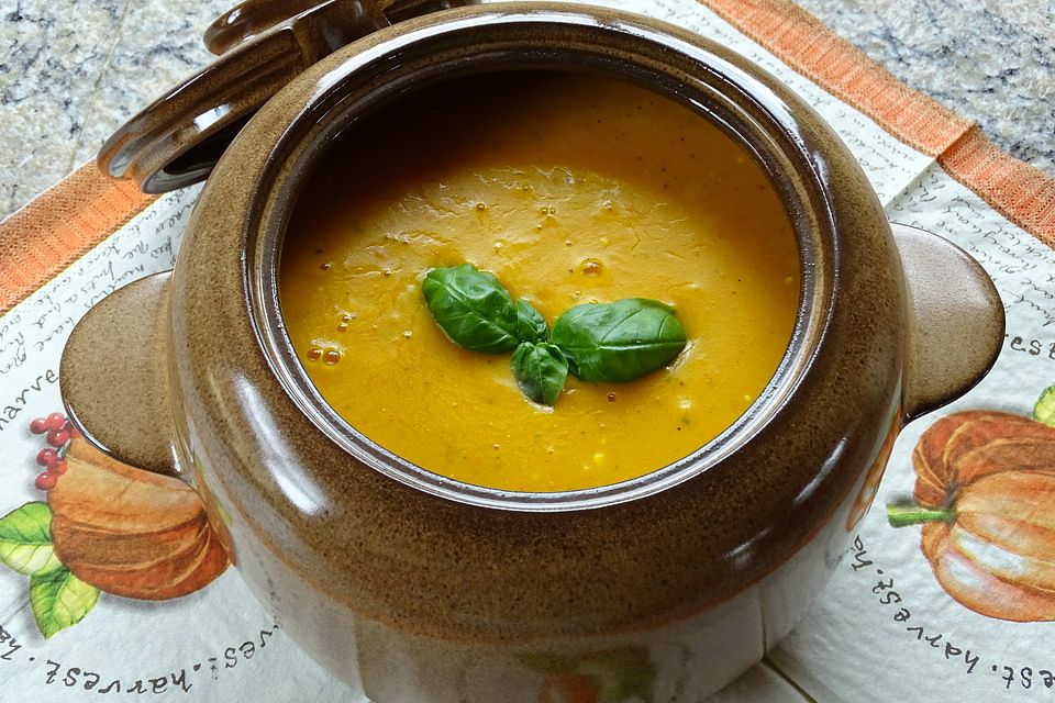 Kürbis-Möhren-Kartoffel-Suppe