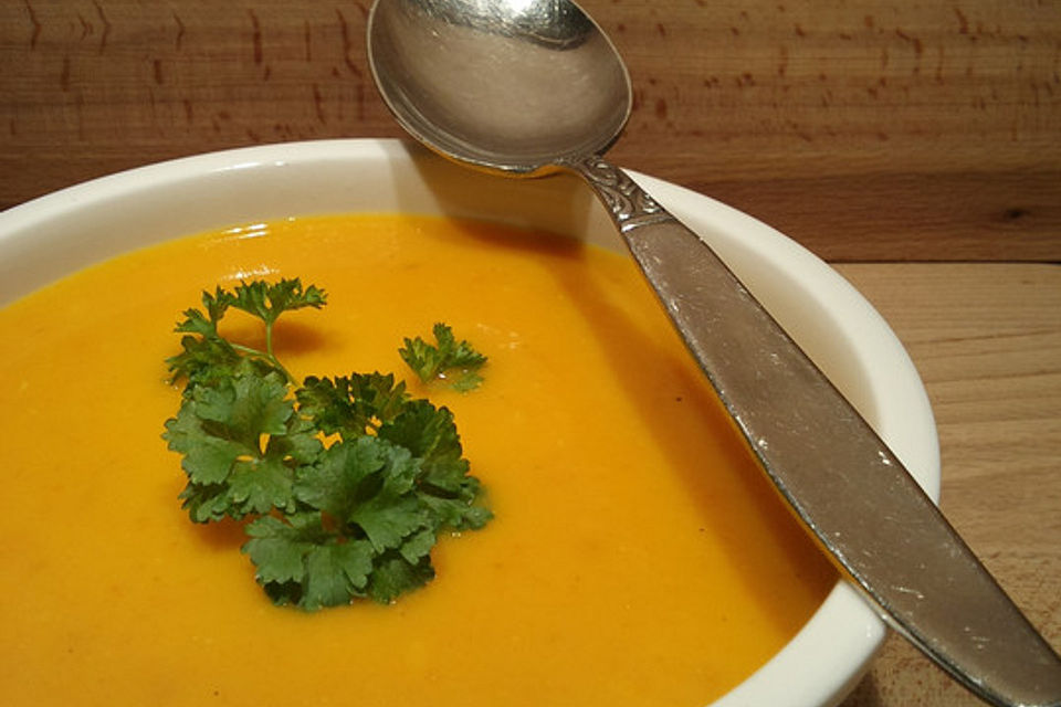 Kürbis-Möhren-Kartoffel-Suppe