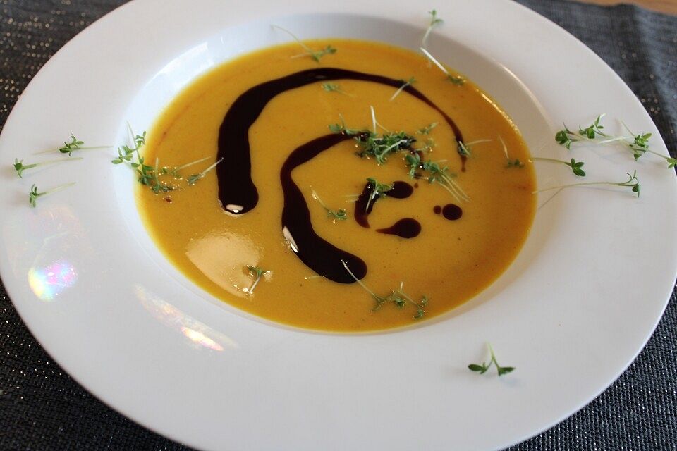 Kürbis-Möhren-Kartoffel-Suppe