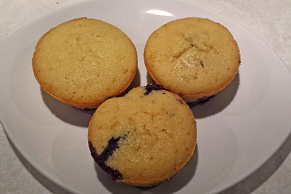 Buttermilchmuffins mit Heidelbeeren