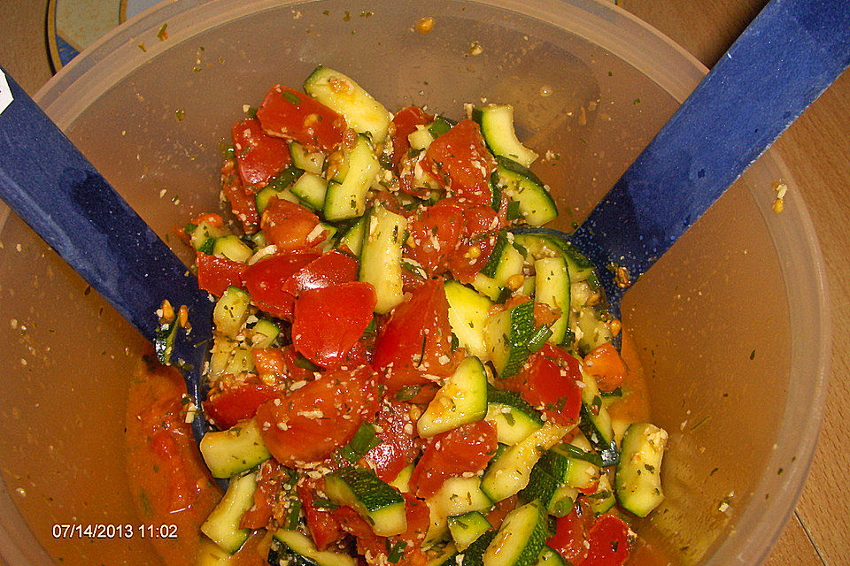 Zucchini-Parmesan-Salat