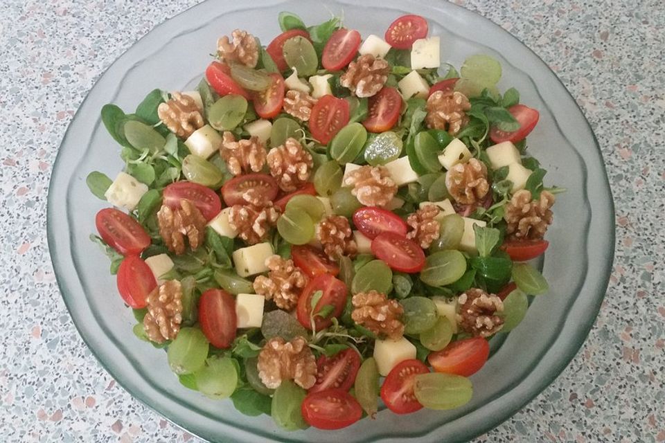 Frischer sommerlicher Salat