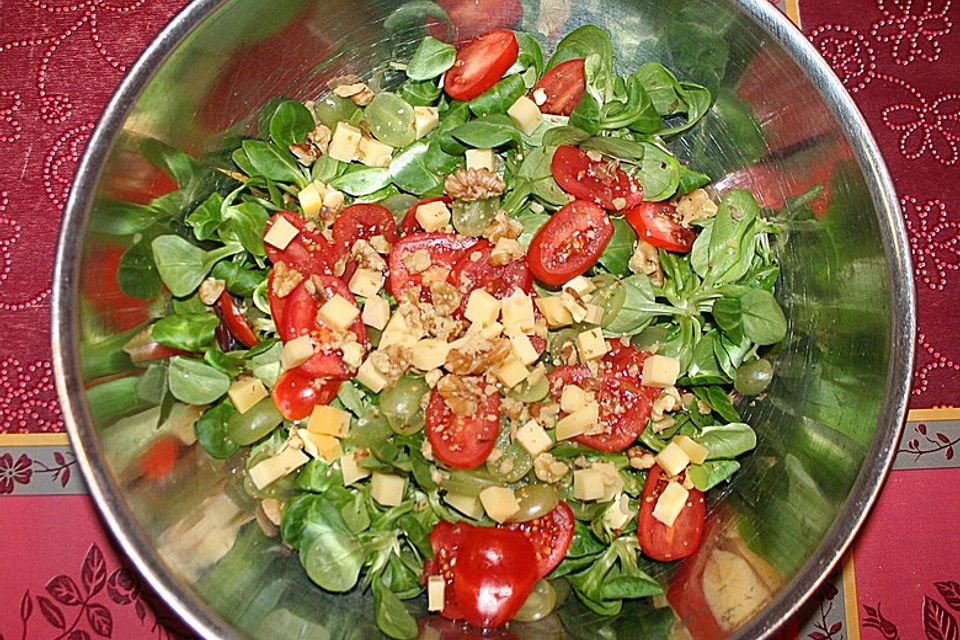 Frischer sommerlicher Salat