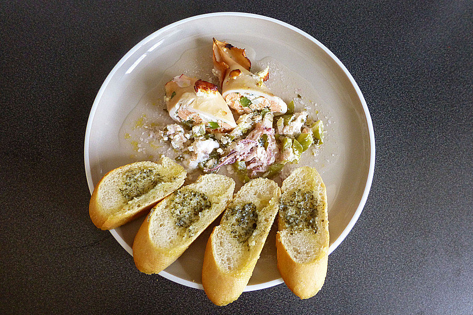 Tintenfischtuben mit Lachs-Büffelkäsefüllung