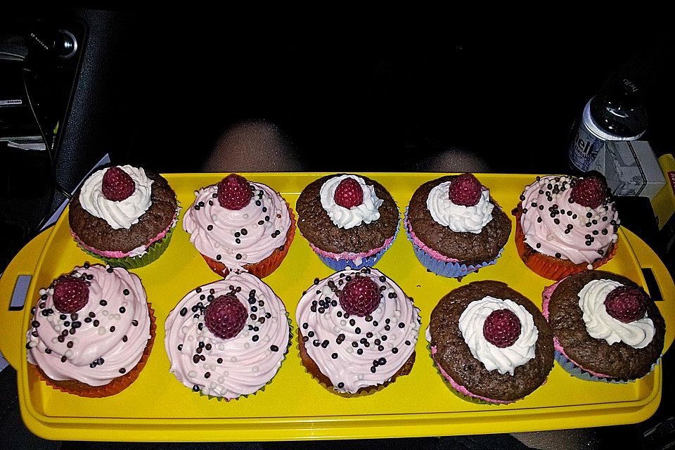 Schoko-Cupcakes mit Himbeercreme