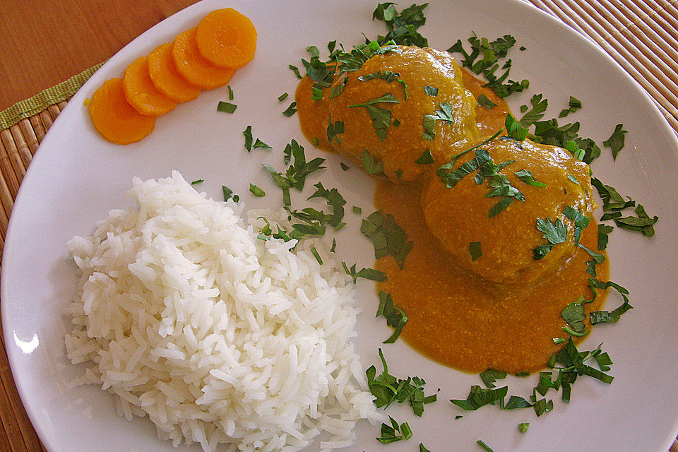 Hackbällchen in Möhren-Currysoße