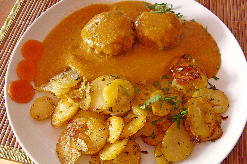 Hackbällchen in Möhren-Currysoße