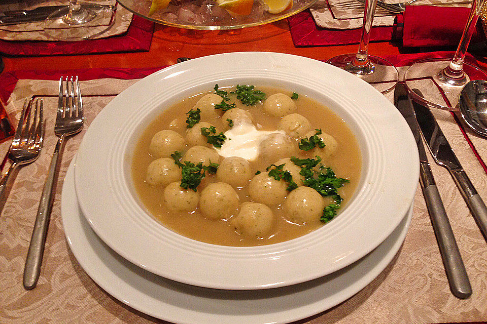 Grünkernmehlsuppe mit Markklößchen