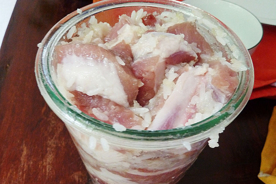 Fermentierte oder gepökelte Schweinerippchen