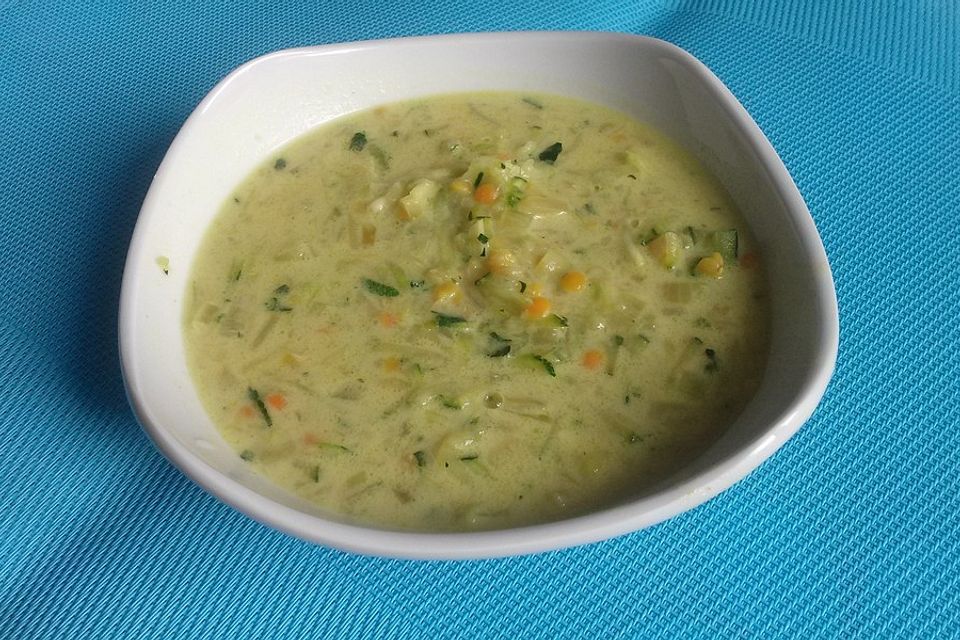 Zucchini-Linsensuppe mit Kokos