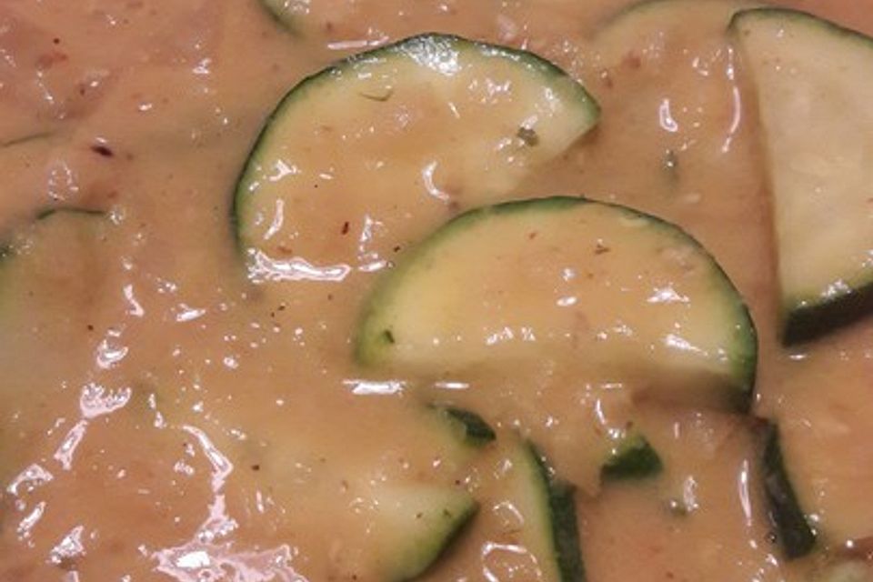 Zucchini-Linsensuppe mit Kokos